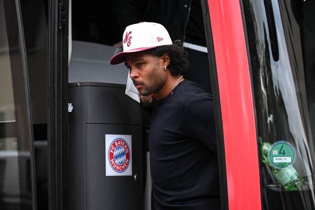 FOOTBALL CHAMPIONS LEAGUE SEASON 2024 2025 Quarter-final second leg Inter Milan FC Bayern Muenchen 15 04 2025 Arrival FC Bayern Muenchen at the team hotel in Milan, Serge Gnabry gets off the bus