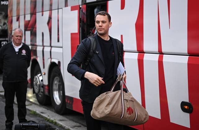 FOOTBALL CHAMPIONS LEAGUE SEASON 2024 2025 Quarterfinal second leg Inter Milan FC Bayern Muenchen 15 04 2025 Arrival FC Bayern Muenchen at the team hotel in Milan, goalkeeper Manuel Neuer with bag