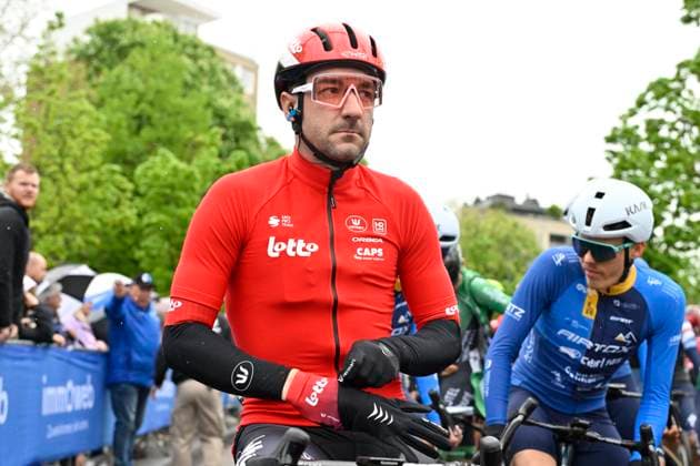 Ronde van Limburg 2025 - Men Elite TONGEREN, BELGIUM - APRIL 16 : Viviani Elia (ITA) of Lotto Cycling Team pictured during the 77th edition of the Ronde van Limburg, an UCI Individual Road cycling, Rad, Radsport, Strasse race with start in Hasselt and finish in Tongeren after 178,6 km, organized by Flanders Classics on April 16, 2025 in Tongeren, Belgium, 16 04 2025 ( Motor driver Verfaillie Kenny (BEL) - Tongeren Belgium Copyright: xJanxDexMeuleneirx
