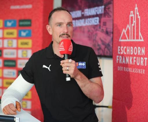 16 04 2025 Frankfurt am Main, Cycling race Press conference for the Eschborn Frankfurt 2025 cycling classic Picture shows professional cyclist John Degenkolb, Team Picnic PostNL in plaster due to serious injury, has to sit out this year