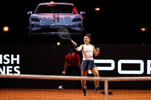 In the picture Sara Errani Magdalena Frech POL vs Sara Errani ITA GER, Porsche Tennis Grand Prix GP Stuttgart 2025, WTA500, 16 04 2025 GER, Porsche Tennis Grand Prix GP Stuttgart 2025, WTA500, 16 04 2025 Stuttgart Copyright: xEibner-Pressefoto RogerxBuerkex EP