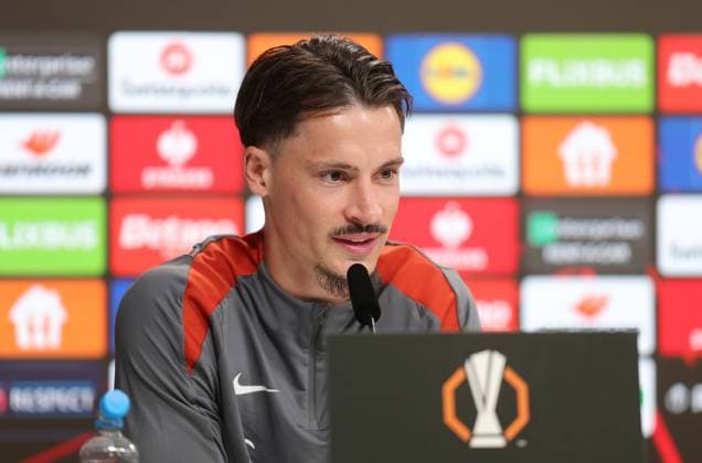 . - Eintracht Frankfurt press conference, PK, Pressekonferenz Eintracht Frankfurt v Tottenham Hotspur, UEFA Europa League, Quarter Final, 2nd Leg, Deutsche Bank Park, Frankfurt, Germany. - 16th April 2025. (C) Daniel Weir Crystal Pix Robin Koch of Eintracht Frankfurt during his pre match press conference ahead of the UEFA Europa League Quarter Final 2nd Leg match between Eintracht Frankfurt v Tottenham Hotspur. - Eintracht Frankfurt Press Conference, Eintracht Frankfurt v Tottenham Hotspur, UEFA Europa League, Quarter Final, 2nd Leg, Deutsche Bank Park, Frankfurt, Germany. - 16th April 2025. (C) Daniel Weir Crystal Pix Frankfurt Deutsche Bank Park GERMANY Copyright: xDanielxWeirx CP_Frankfurt_Press_Conference_04