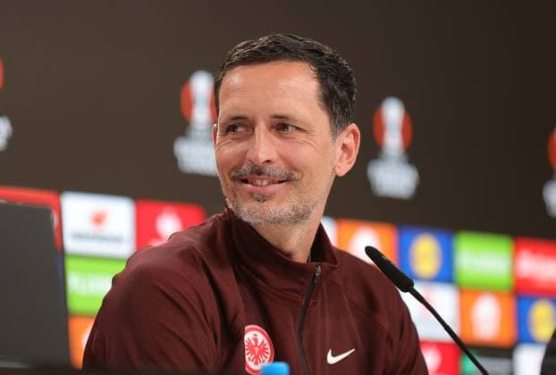 . - Eintracht Frankfurt press conference, PK, Pressekonferenz Eintracht Frankfurt v Tottenham Hotspur, UEFA Europa League, Quarter Final, 2nd Leg, Deutsche Bank Park, Frankfurt, Germany. - 16th April 2025. (C) Daniel Weir Crystal Pix Dino Toppmoller Manager of Eintracht Frankfurt during his pre match press conference ahead of the UEFA Europa League Quarter Final 2nd Leg match between Eintracht Frankfurt v Tottenham Hotspur. - Eintracht Frankfurt Press Conference, Eintracht Frankfurt v Tottenham Hotspur, UEFA Europa League, Quarter Final, 2nd Leg, Deutsche Bank Park, Frankfurt, Germany. - 16th April 2025. (C) Daniel Weir Crystal Pix Frankfurt Deutsche Bank Park GERMANY Copyright: xDanielxWeirx CP_Frankfurt_Press_Conference_21