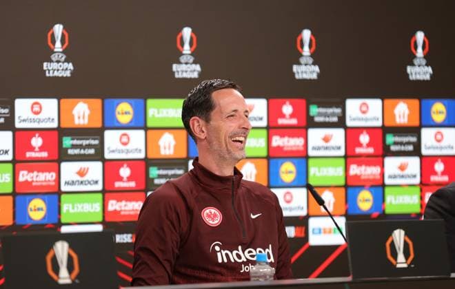 . - Eintracht Frankfurt press conference, PK, Pressekonferenz Eintracht Frankfurt v Tottenham Hotspur, UEFA Europa League, Quarter Final, 2nd Leg, Deutsche Bank Park, Frankfurt, Germany. - 16th April 2025. (C) Daniel Weir Crystal Pix Dino Toppmoller Manager of Eintracht Frankfurt during his pre match press conference ahead of the UEFA Europa League Quarter Final 2nd Leg match between Eintracht Frankfurt v Tottenham Hotspur. - Eintracht Frankfurt Press Conference, Eintracht Frankfurt v Tottenham Hotspur, UEFA Europa League, Quarter Final, 2nd Leg, Deutsche Bank Park, Frankfurt, Germany. - 16th April 2025. (C) Daniel Weir Crystal Pix Frankfurt Deutsche Bank Park GERMANY Copyright: xDanielxWeirx CP_Frankfurt_Press_Conference_29