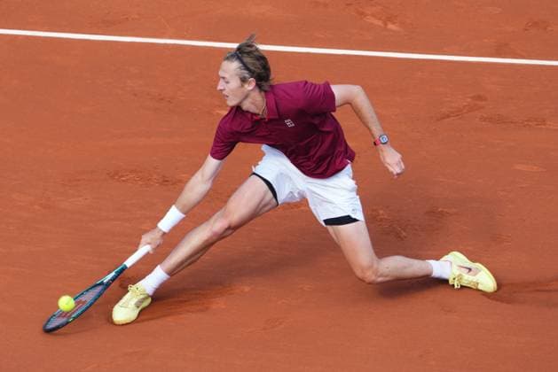 Barcelona, Spain, Barcelona Open Banc Sabadell 2025, ATP, Tennis Herren 500 match, Round of 32 between Stefanos Tsitsipas and Sebastian Korda, Real Club de Tenis Barcelona, Barcelona, Spain, 16 abril 2025 Copyright: xBaguxBlancox xPressinphotox