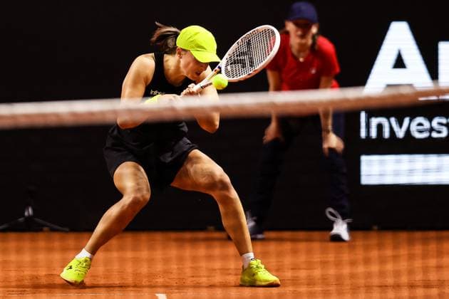 in the picture Iga Swiatek Jana Fett CRO vs Iga Swiatek POL GER, Porsche Tennis Grand Prix GP Stuttgart 2025, WTA500, 16 04 2025 GER, Porsche Tennis Grand Prix GP Stuttgart 2025, WTA500, 16 04 2025 Stuttgart Copyright: xEibner-Pressefoto RogerxBuerkex EP
