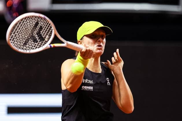 in the picture Iga Swiatek Jana Fett CRO vs Iga Swiatek POL GER, Porsche Tennis Grand Prix GP Stuttgart 2025, WTA500, 16 04 2025 GER, Porsche Tennis Grand Prix GP Stuttgart 2025, WTA500, 16 04 2025 Stuttgart Copyright: xEibner-Pressefoto RogerxBuerkex EP