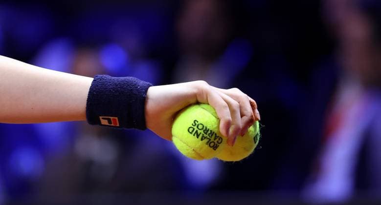 Stuttgart , Porsche Tennis Grand Prix , Feature hand with tennis balls Roland Garros