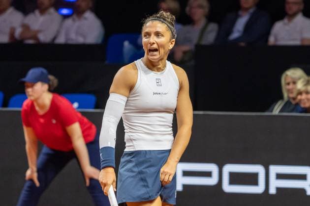 Sara Errani is struggling after losing a point, Magdalena Frech vs Sara Errani, Tennis, Porsche Tennis Grand Prix, Center Court, Womens Singles, Round of 16, Season 2025, 16 04 2025, Magdalena Frech vs Sara Errani, Tennis, Porsche Tennis Grand Prix, Center Court, Womens Singles, Round of 16, Season 2025, 16 04 2025, Stuttgart Copyright: xEibner-Pressefoto EdwardxCheungx EP_ECG
