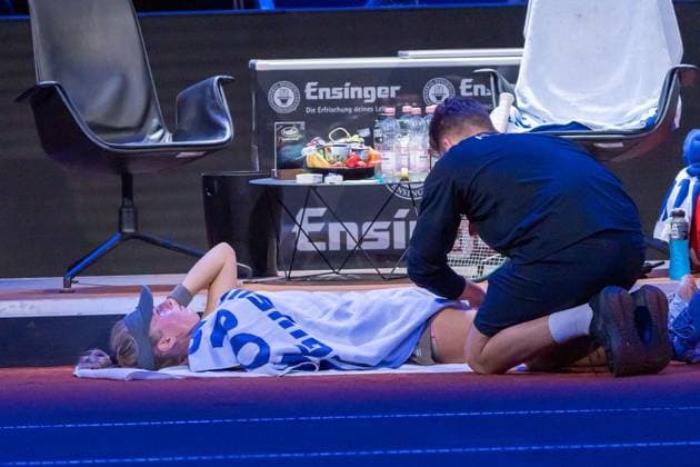 Magdalena Frech had to be treated but was able to continue playing, Magdalena Frech vs Sara Errani, Tennis, Porsche Tennis Grand Prix, Center Court, Womens Singles, Round of 16, Season 2025, 16 04 2025, Magdalena Frech vs Sara Errani, Tennis, Porsche Tennis Grand Prix, Center Court, Womens Singles, Round of 16, Season 2025, 16 04 2025, Stuttgart Copyright: xEibner-Pressefoto EdwardxCheungx EP_ECG