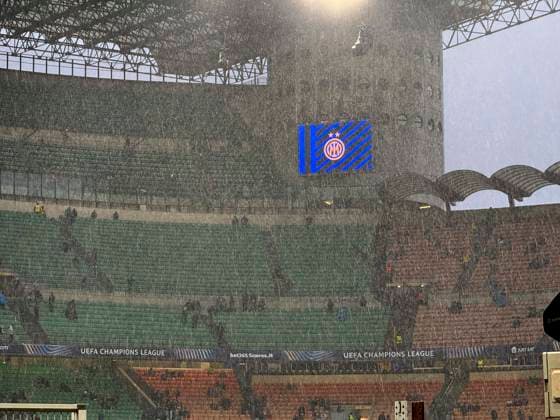 16 04 2025, Football UEFA Championsleague 2024 2025 quarter-final second leg, Inter Milan FC Bayern Munich, at Giuseppe Meazza Stadium Milan , Pouring rain in the stadium DFL and DFB regulations prohibit any use of photographs as image sequences and or quasi video