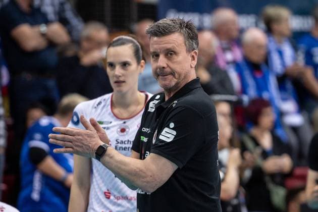 Alexander Waibl Coach Dresdner SC concentrated view GER, Allianz MTV Stuttgart Dresdner SC, Volleyball Bundesliga, VBL, 2024 2025 season, 16 04 2025 GER, Allianz MTV Stuttgart Dresdner SC, Volleyball Bundesliga, VBL, 2024 2025 season, 16 04 2025 Stuttgart Copyright: xSandyxDinkelackerx EP_SDR