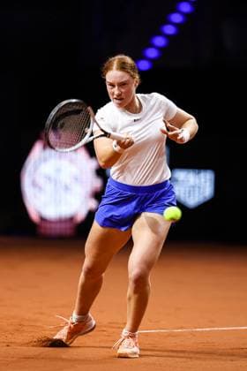 in the picture Ella Seidel Tatjana Maria GER vs Ella Seidel GER GER, Porsche Tennis Grand Prix GP Stuttgart 2025, WTA500, 16 04 2025 GER, Porsche Tennis Grand Prix GP Stuttgart 2025, WTA500, 16 04 2025 Stuttgart Copyright: xEibner-Pressefoto RogerxBuerkex EP