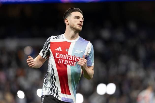 Declan Rice of Arsenal warms up Real Madrid v Arsenal, UEFA Champions League, Quarter-Finals, 2nd Leg, Football, Santiago Bernabu Stadium, Madrid, Spain - 16 Apr 2025 EDITORIAL USE ONLY No use with unauthorised audio, video, data, fixture lists, club league logos or live services. Online in-match use limited to 120 images, no video emulation. No use in betting, games or single club league player publications. Copyright: xRubenxAlbarran Shutterstockx 15253938j