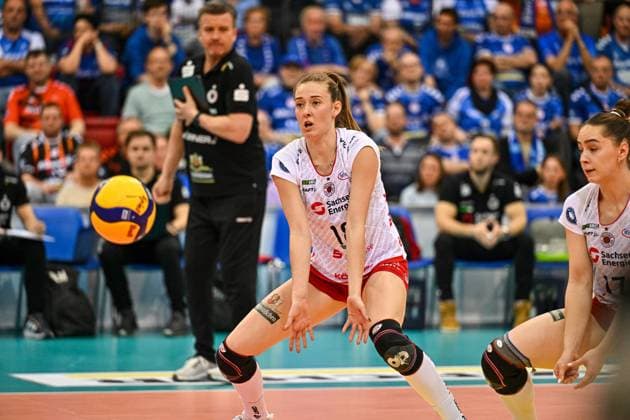 DVL Allianz MTV Stuttgart Dresdner SC 16 04 2025 DVL, Volleyball, 1 Bundesliga, Women, Season 2024 25, Playoff, Semifinal, Allianz MTV Stuttgart in Blue , against Dresdner SC in White Red , Sarah Straube, Copyright: xBEAUTIFULxSPORTS TomxBlochx
