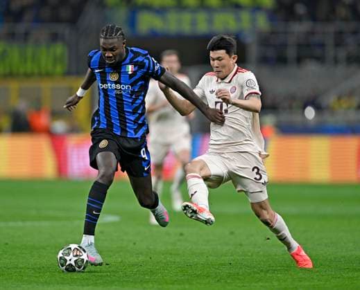 16 04 2025, Football UEFA Championsleague 2024 2025 quarter-final second leg, Inter Milan FC Bayern Munich, at Giuseppe Meazza Stadium Milan , f l Marcus Thuram Inter Milan vs Min jae Kim Bayern Munich, Minjae Kim DFL and DFB regulations prohibit any use of photographs as image sequences and or quasi video