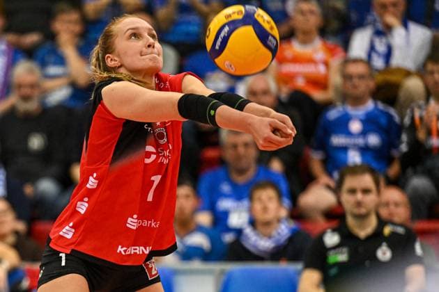 DVL Allianz MTV Stuttgart Dresdner SC 16 04 2025 DVL, Volleyball, 1 Bundesliga, Women, Season 2024 25, Playoff, Semifinal, Allianz MTV Stuttgart in Blue , against Dresdner SC in White Red , Patricia Nestler, Libero Dresden, Copyright: xBEAUTIFULxSPORTS TomxBlochx