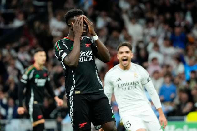 Real Madrid C.F. v Arsenal FC - UEFA Champions League 2024 25 Quarter Final Second Leg Bukayo Saka right winger of Arsenal and England dejected after failed a penalty during the UEFA Champions League 2024 25 Quarter Final Second Leg match between Real Madrid C.F. and Arsenal FC at Estadio Santiago Bernabeu on April 16, 2025 in Madrid, Spain. Madrid Spain  Copyright: xJosexBretonx originalFilename:bretonhernandez-realmadr250416_np7il.jpg