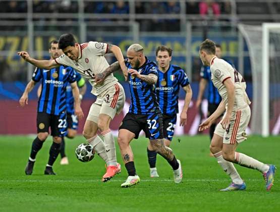 16 04 2025, Football UEFA Champions League 2024 2025 quarter-final second leg, Inter Milan FC Bayern Munich, at Giuseppe Meazza Stadium Milan , f l Min jae Kim Bayern Munich, Minjae Kim , Federico Dimarco Inter Milan and Josip Stanisic Bayern Munich DFL and DFB regulations prohibit any use of photographs as image sequences and or quasi video