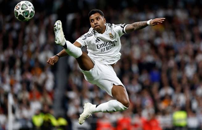 Rodrygo of Real Madrid Real Madrid v Arsenal, UEFA Champions League, Quarter-Finals, 2nd Leg, Football, Santiago Bernabu Stadium, Madrid, Spain - 16 Apr 2025 EDITORIAL USE ONLY No use with unauthorised audio, video, data, fixture lists, club league logos or live services. Online in-match use limited to 120 images, no video emulation. No use in betting, games or single club league player publications. Copyright: xRubenxAlbarran Shutterstockx 15253938t