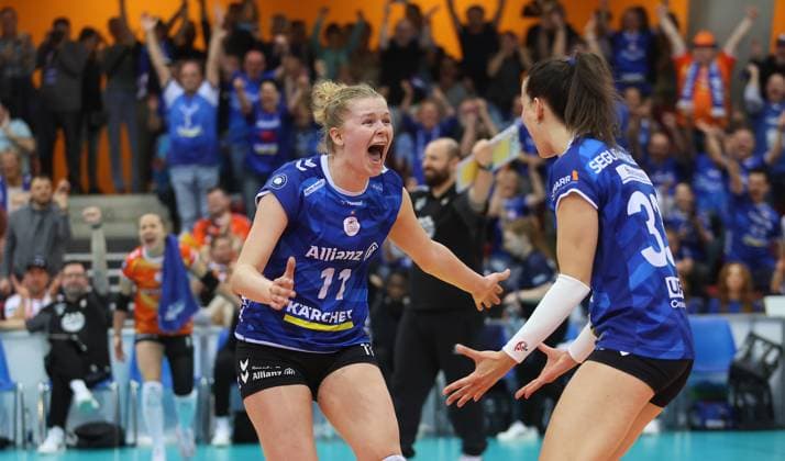 Stuttgart , Volleyball Womens Bundesliga PlayOffs semi-final match 3 , Allianz MTV Stuttgart vs Dresdner SC , from left Pauline Martin Maria Segura Palleres Stgt