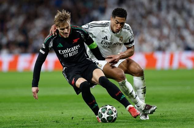 Martin Odegaard of Arsenal and Jude Bellingham of Real Madrid in action Real Madrid v Arsenal, UEFA Champions League, Quarter-Finals, 2nd Leg, Football, Santiago Bernabu Stadium, Madrid, Spain - 16 Apr 2025 EDITORIAL USE ONLY No use with unauthorised audio, video, data, fixture lists, club league logos or live services. Online in-match use limited to 120 images, no video emulation. No use in betting, games or single club league player publications. Copyright: xRubenxAlbarran Shutterstockx 15253938ac