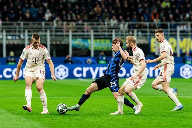 UEFA Champions League quarter-final Inter Milan FC Bayern Munich 16 04 2025 duel Eric Dier FC Bayern Munich, 15 , Nicolo Barella Inter Milan, 23 , Konrad Laimer FC Bayern Munich, 27 UEFA Champions League quarter-final second leg Inter Milan FC Bayern Munich, Milan, San Siro on 16 04 2025 Copyright: xBEAUTIFULxSPORTS Wunderlx
