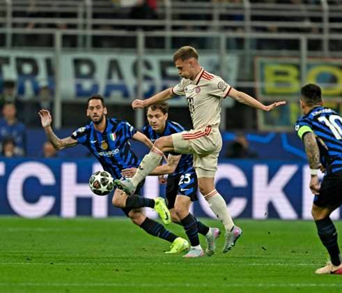 16 04 2025, Football UEFA Championsleague 2024 2025 quarter-final second leg, Inter Milan FC Bayern Munich, at Giuseppe Meazza Stadium Milan , Joshua Kimmich FC Bayern Munich DFL and DFB regulations prohibit any use of photographs as image sequences and or quasi video