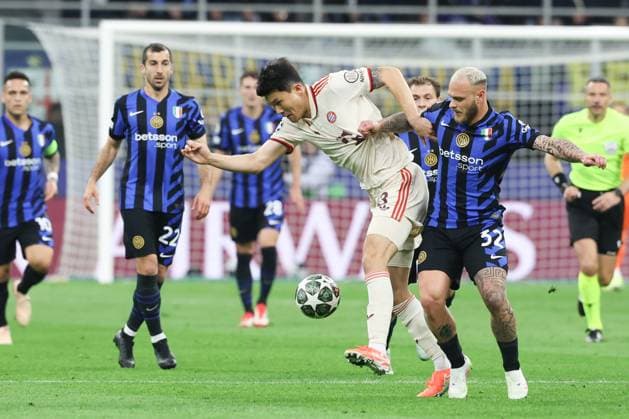 Minjae Kim FC Bayern Muenchen and Federico Dimarco 32 Inter Milan v l in duel, Inter Milan vs FC Bayern Muenchen, Soccer, Champions League, Quarterfinal, Second leg, 16 04 2025 Copyright: xkolbert-press ChristianxKolbertx