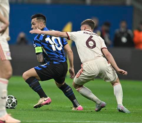 16 04 2025, Football UEFA Champions League 2024 2025 quarter-final second leg, Inter Milan FC Bayern Munich, at Giuseppe Meazza Stadium Milan , v l Lautaro Martinez Inter Milan vs Joshua Kimmich FC Bayern Munich DFL and DFB regulations prohibit any use of photographs as image sequences and or quasi video
