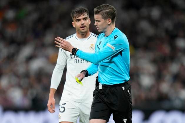 ESP: Real Madrid - Arsenal FC. UEFA Champions League match. Quarter-finals. Second leg. Raul Asencio of Real Madrid CF and Francois Letexier during the UEFA Champions League match, Quarter-finals, second leg, between Real Madrid and Arsenal FC played at Santiago Bernabeu Stadium on April 16, 2025 in Madrid Spain. kpng Copyright: xCesarxCebollax xPRESSINPHOTOx PS_250416_RMA_ARS_007