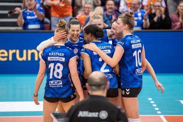 Maria Segura Pallares Allianz MTV Stuttgart, 33 happy after successful action with team GER, Allianz MTV Stuttgart Dresdner SC, Volleyball Bundesliga, VBL, season 2024 2025, 16 04 2025 GER, Allianz MTV Stuttgart Dresdner SC, Volleyball Bundesliga, VBL, season 2024 2025, 16 04 2025 Stuttgart Copyright: xSandyxDinkelackerx EP_SDR