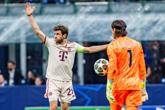 16 04 2025, Inter Milan vs FC Bayern Munich, UEFA Champions League, quarter-final second leg Thomas Müller FC Bayern Muenchen, 25 Yann Sommer Inter Milan, 1 Copyright: xBahhoxKarax