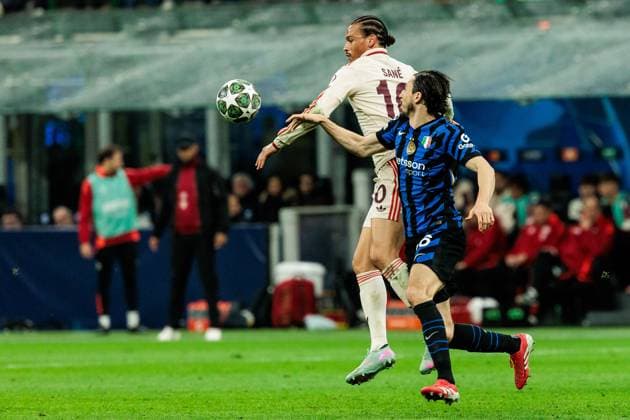UEFA Champions League quarter-final Inter Milan FC Bayern Munich 16 04 2025 duel Leroy Sane FC Bayern Munich, 10 , Matteo Darmian Inter Milan, 36 UEFA Champions League quarter-final second leg Inter Milan FC Bayern Munich, Milan, San Siro on 16 04 2025 Copyright: xBEAUTIFULxSPORTS Wunderlx