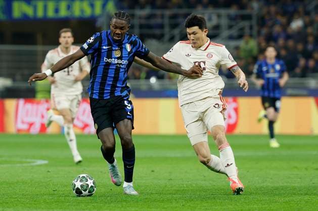 v l Marcus Thuram Inter Milan, 9 and Min jae Kim FC Bayern Muenchen, 3 , 16 04 2025, Football, UEFA Champions League, Quarter-final second leg, Inter Milan Bayern Muenchen, ITA, Milan, San Siro Copyright: HMBxMedia xHeikoxBecker