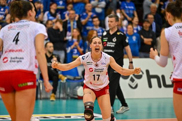 DVL Allianz MTV Stuttgart Dresdner SC 16 04 2025 DVL, Volleyball, 1 Bundesliga, Women, Season 2024 25, Playoff, Semifinal, Allianz MTV Stuttgart in Blue , against Dresdner SC in White Red , 17 Lorena Lorber Fijok Copyright: xBEAUTIFULxSPORTS TomxBlochx