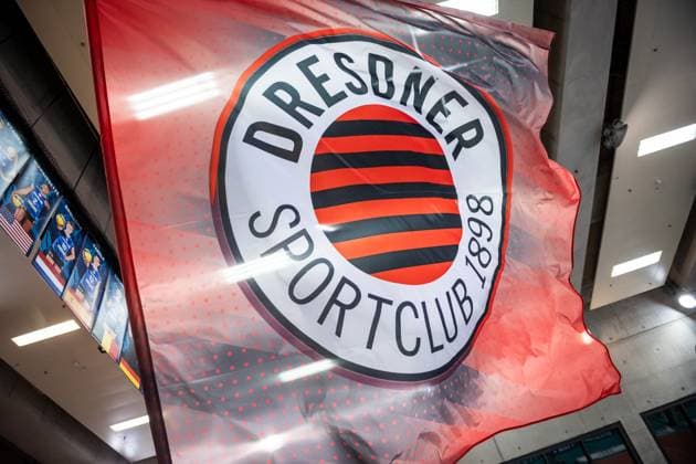 Flag with logo of Dresdner SC GER, Allianz MTV Stuttgart Dresdner SC, Volleyball Bundesliga, VBL, season 2024 2025, 16 04 2025 GER, Allianz MTV Stuttgart Dresdner SC, Volleyball Bundesliga, VBL, season 2024 2025, 16 04 2025 Stuttgart Copyright: xSandyxDinkelackerx EP_SDR