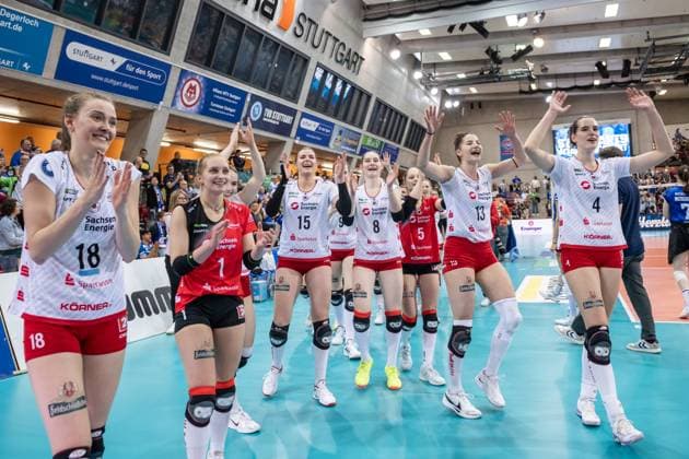 Sarah Straube Dresdner SC, 18 , Patricia Nestler Dresdner SC, 01 , Marta Kamelija Levinska Dresdner SC, 15 , Teresa Ziegenbalg Dresdner SC, 08 , Lotte Goertz Dresdner SC, 05 , Stamatia Kyparissi Dresdner SC, 13 , Nathalie Lemmens Dresdner SC, 04 , vl Jubel, Joy vl jubilation at the team of Dresdner SC GER, Allianz MTV Stuttgart Dresdner SC, Volleyball Bundesliga, VBL, season 2024 2025, 16 04 2025 GER, Allianz MTV Stuttgart Dresdner SC, Volleyball Bundesliga, VBL, season 2024 2025, 16 04 2025 Stuttgart Copyright: xSandyxDinkelackerx EP_SDR