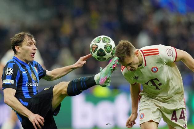 Inter MilanÕs Nicolo Barella fights for the ball with BayernÕs Josip Stanisic during the Uefa Champions League soccer match between Inter and Bayern Munich at San Siro Stadium in Milan , North Italy - , Wednesday April 16, 2025 . - Soccer  Copyright: xSpada LaPressex