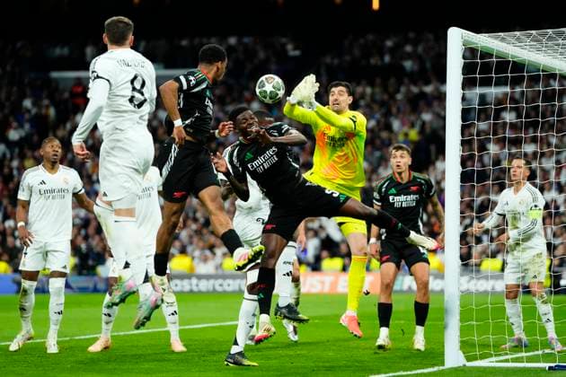 Real Madrid C.F. v Arsenal FC - UEFA Champions League 2024 25 Quarter Final Second Leg Thomas Partey defensive midfield of Arsenal and Ghana and Thibaut Courtois goalkeeper of Real Madrid and Belgium compete for the ball during the UEFA Champions League 2024 25 Quarter Final Second Leg match between Real Madrid C.F. and Arsenal FC at Estadio Santiago Bernabeu on April 16, 2025 in Madrid, Spain. Madrid Spain  Copyright: xJosexBretonx originalFilename:bretonhernandez-realmadr250416_nppS9.jpg