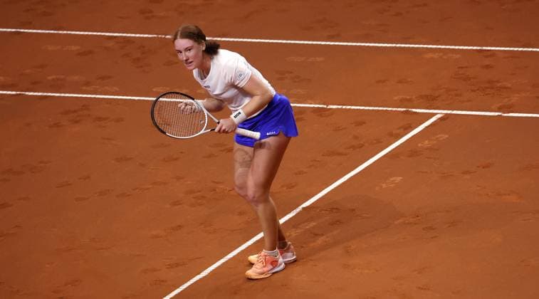 Stuttgart , Porsche Tennis Grand Prix , Ella Seidel GER cheers and clenches her fist
