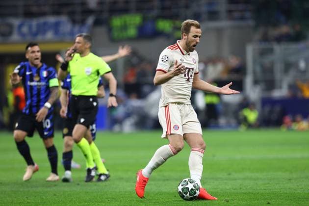 April 16, 2025, Milan, Lombardy, Italy: HARRY KANE 9 of Bayern looks dejected during the UEFA 2024 25 Quarter-Final second leg game between FC INTER and BAYERN MUNICH at the San Siro stadium in Milan, Italy Milan Italy - ZUMAc179 20250416_zep_c179_008 Copyright: xMickaelxChavetx