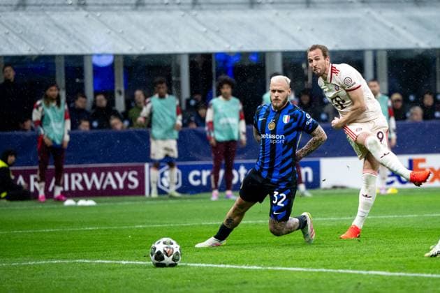 Harry Kane FC Bayern Muenchen, 09 scores the goal for 0 1, next to Federico Dimarco Inter Milan, 32 , ITA, Inter Milan vs FC Bayern Muenchen, Football, UEFA Champions League, quarter-final second leg, 2024 2025 season, 16 04 2025 ITA, Inter Milan vs FC Bayern Muenchen, Football, UEFA Champions League, quarter-final second leg, 2024 2025 season, 16 04 2025 Milano Copyright: xEibner-Pressefoto Memmlerx EP_MMR