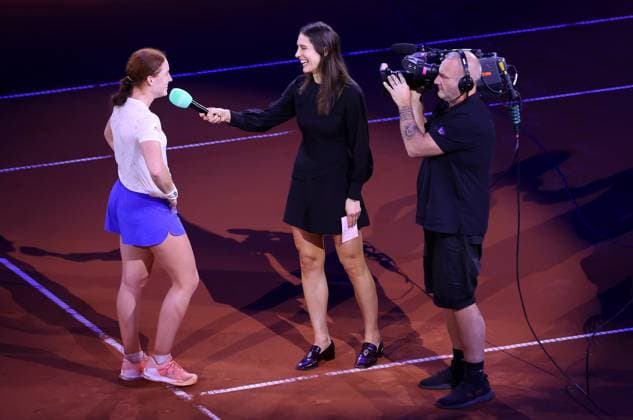 Stuttgart , Porsche Tennis Grand Prix , Ella Seidel GER in an interview with presenter Andrea Petkovic GER