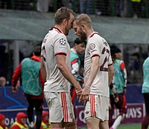 16 04 2025, Football UEFA Championsleague 2024 2025 quarter-final second leg, Inter Milan FC Bayern Munich, at Giuseppe Meazza Stadium Milan , Goal celebration of Harry Kane FC Bayern Munich and Konrad Laimer FC Bayern Munich DFL and DFB regulations prohibit any use of photographs as image sequences and or quasi video