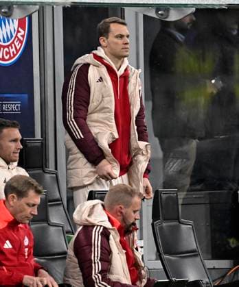 16 04 2025, Football UEFA Championsleague 2024 2025 quarter-final second leg, Inter Milan FC Bayern Munich, at Giuseppe Meazza Stadium Milan , Goalkeeper Manuel Neuer FC Bayern Munich sits with the team on the bench DFL and DFB regulations prohibit any use of photographs as image sequences and or quasi video