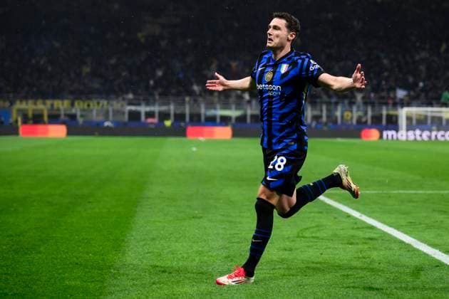 FC Internazionale v FC Bayern Munchen - UEFA Champions League Benjamin Pavard of FC Internazionale celebrates after coring a goal during the UEFA Champions League 2024 25 knockout phase quarter final second leg football match between FC Internazionale and FC Bayern Munchen. Milan Italy Copyright: xNicolòxCampox