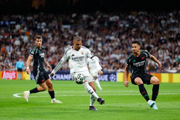 April 16, 2025, Madrid, Madrid, SPAIN: Kylian Mbappe of Real Madrid and William Saliba of Arsenal FC in action during the UEFA Champions League 2024 25 Quarter Final Second Leg match between Real Madrid C.F. and Arsenal FC at Santiago Bernabeu stadium on April 16, 2025, in Madrid, Spain. Madrid SPAIN - ZUMAa181 20250416_zaa_a181_103 Copyright: xDennisxAgyemanx