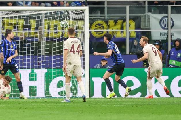 Harry Kane FC Bayern Muenchen re scores the 0 1, Inter Milan vs FC Bayern Muenchen, Football, Champions League, quarter-final, second leg, 16 04 2025 Copyright: xkolbert-press ChristianxKolbertx