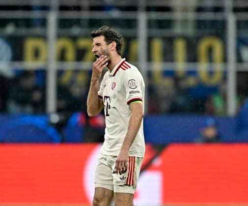 16 04 2025, Football UEFA Championsleague 2024 2025 quarter-final second leg, Inter Milan FC Bayern Munich, at Giuseppe Meazza Stadium Milan , Thomas Müller FC Bayern Munich disappointed DFL and DFB regulations prohibit any use of photographs as image sequences and or quasi video